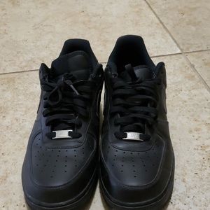 BLACK AIRFORCE 1'S // No Box